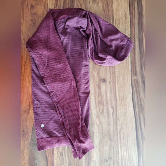 Lululemon long-sleeved shirt - Picture 2 of 3